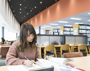 学校法人銀杏学園　熊本保健科学大学